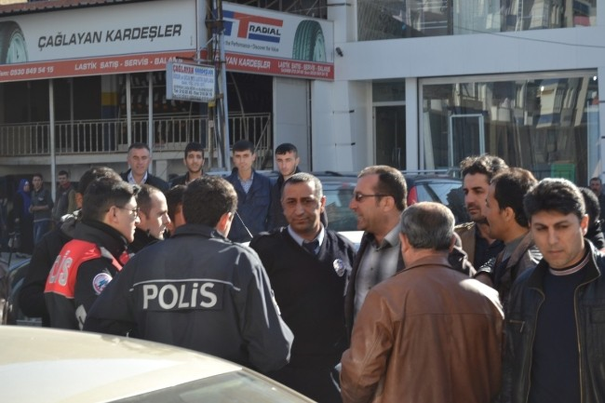 Hırsızı Karakola Götürmek İsteyen Vatandaş ile Polis Arasında Arbede