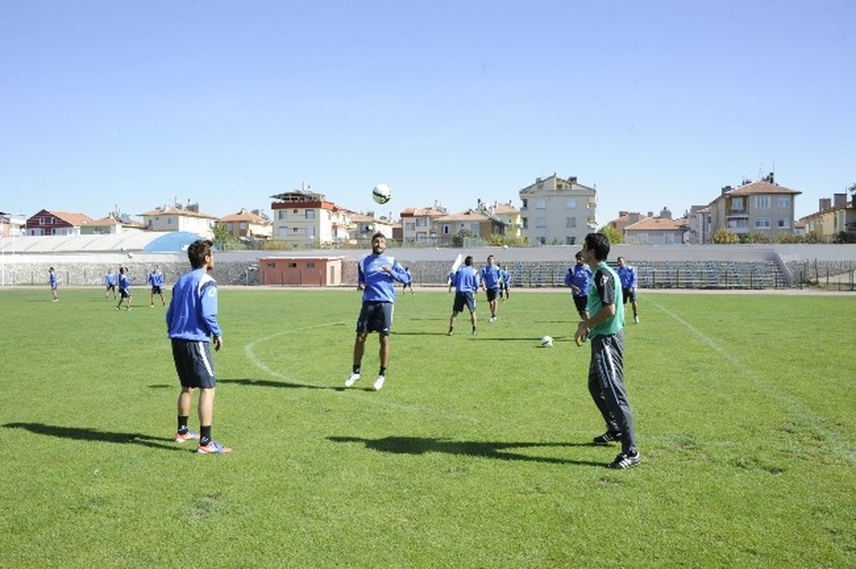 Karaman Belediyespor Sarayönü\'nü Ağırlıyor