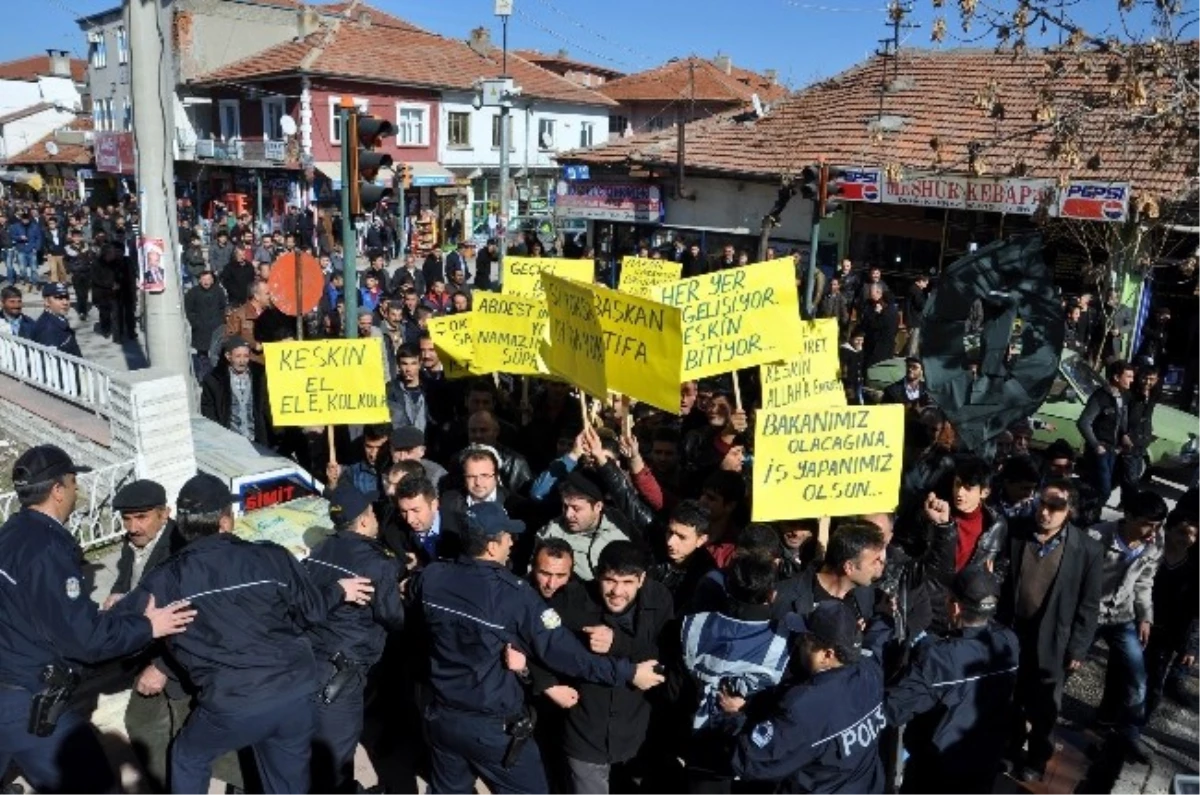 Kırıkkale\'de Suları Kesilen İlçe Halkı Eylem Yaptı