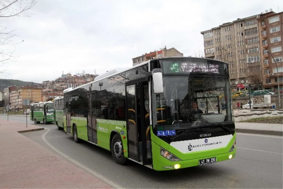 Kocaeli\'de Vatandaşlar Yeni Otobüslerden Memnun