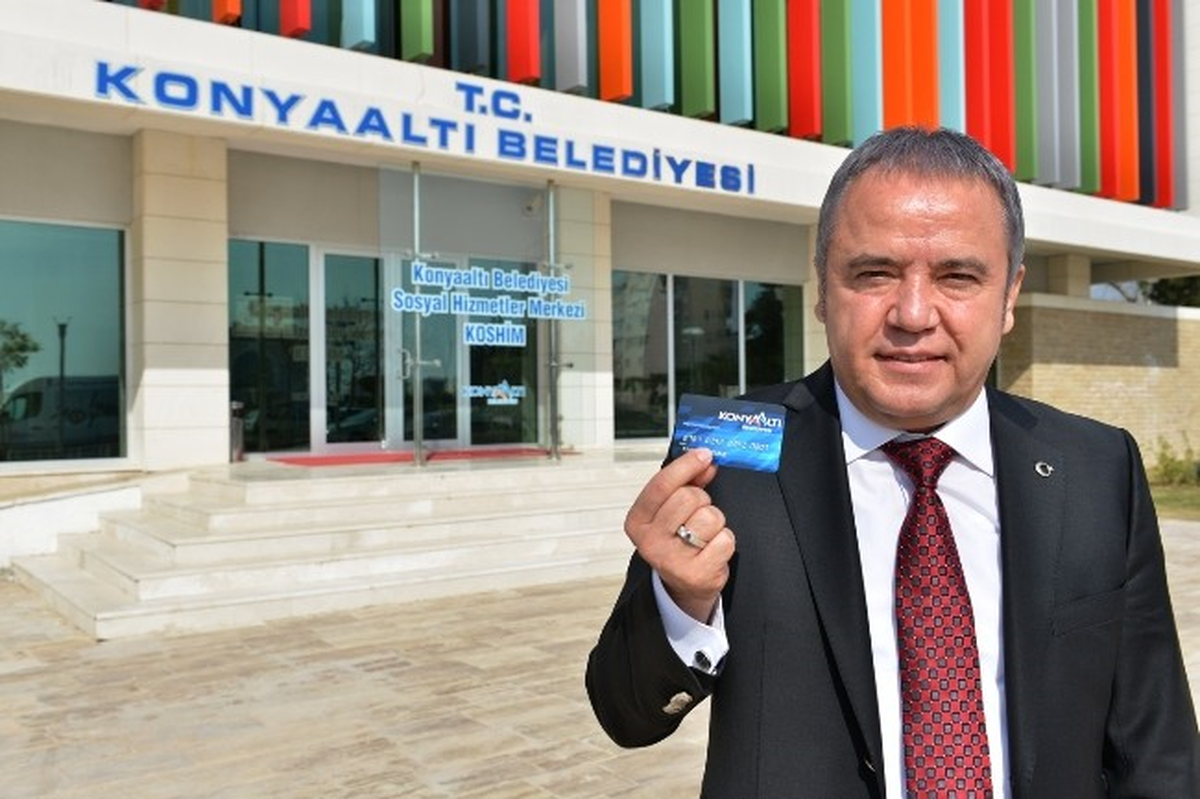 Konyaaltı Belediyesi\'nden "Gıda Giyim Bankası"