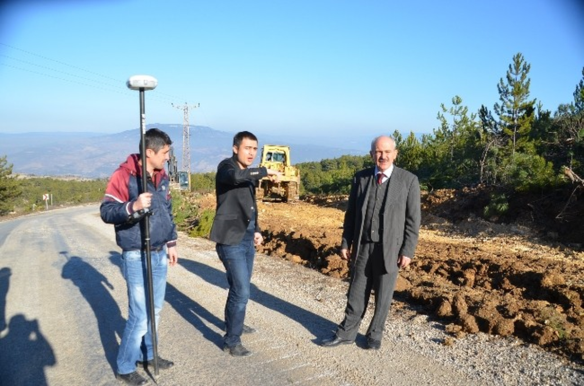 Köy Yollarında İyileştirme Çalışmaları Devam Ediyor