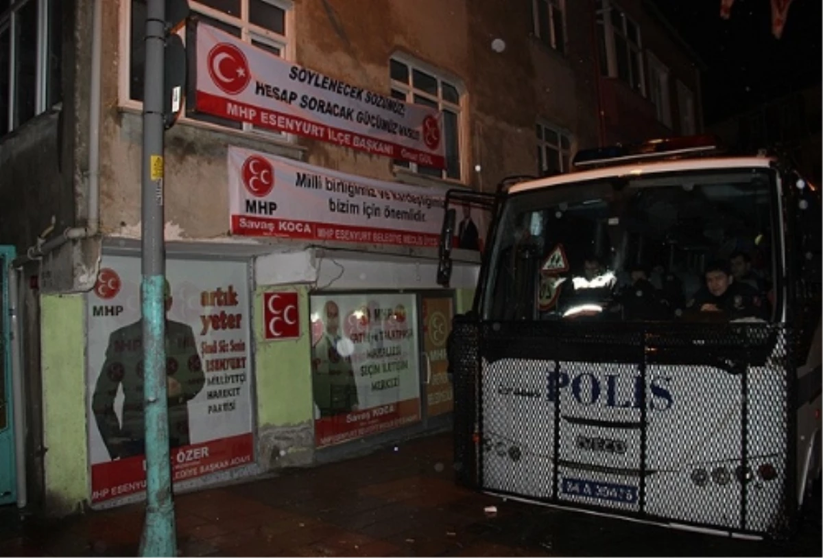 Okmeydanı\'nda MHP Seçim İrtibat Bürosuna Saldırı