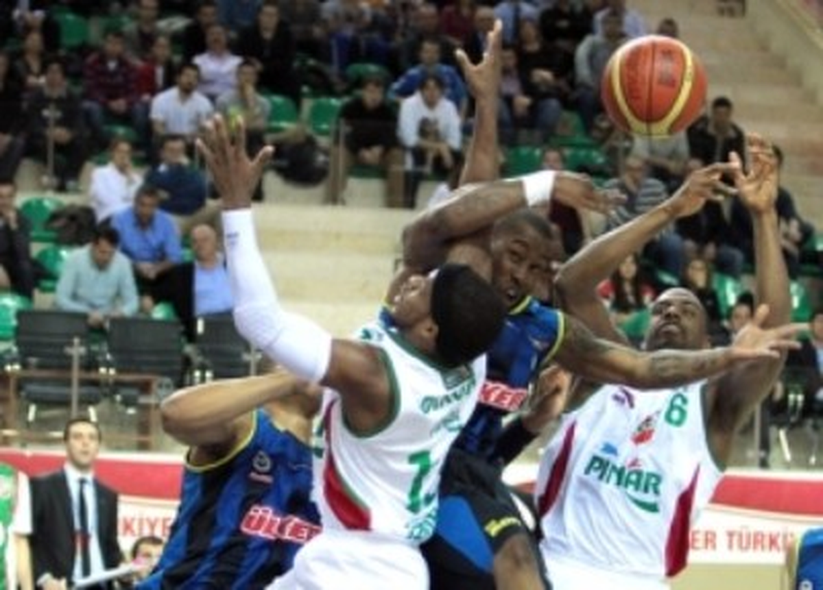Pınar Karşıyaka - Fenerbahçe Ülker: 82-73