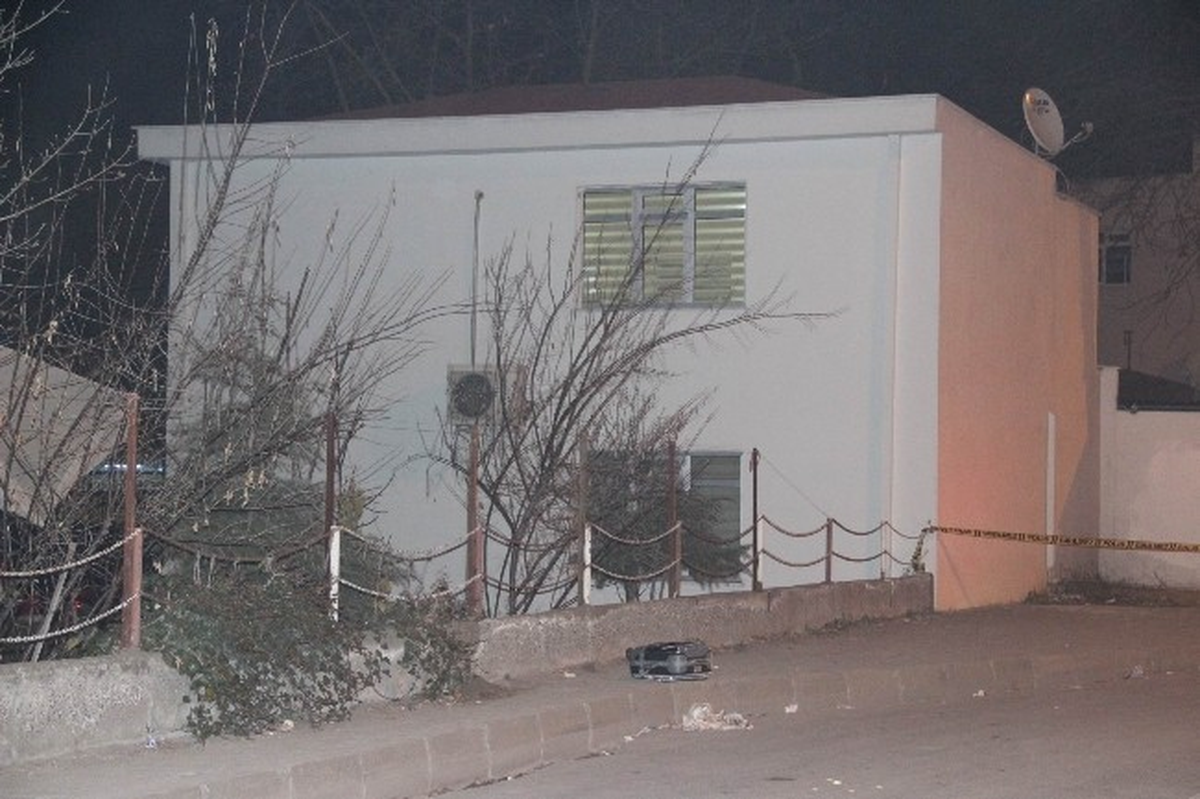 Polis Merkezi Yanındaki Şüpheli Valiz Fünye ile Patlatıldı