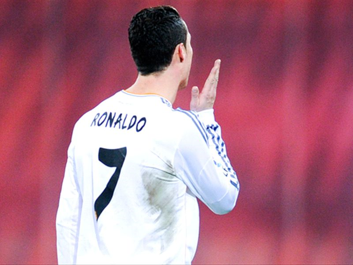 Ronaldo\'ya Çıkan Kırmızı Hakemi Yaktı!