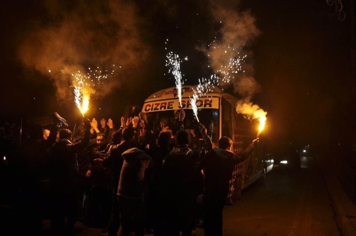 Tatvan Gençlerbirliği\'nden Cizrespor\'a Coşkulu Karşılama