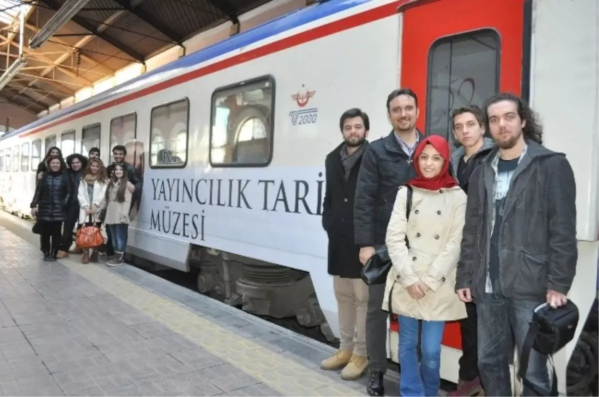 Öğrenciler TRT\'nin 50. Yıl Treni\'ne Konuk Oldu