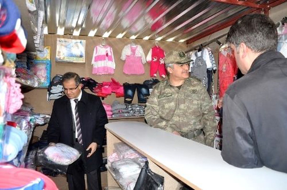 Kilis Valisi Tapsız Öncüpınar Konteyner Kentini Ziyaret Etti