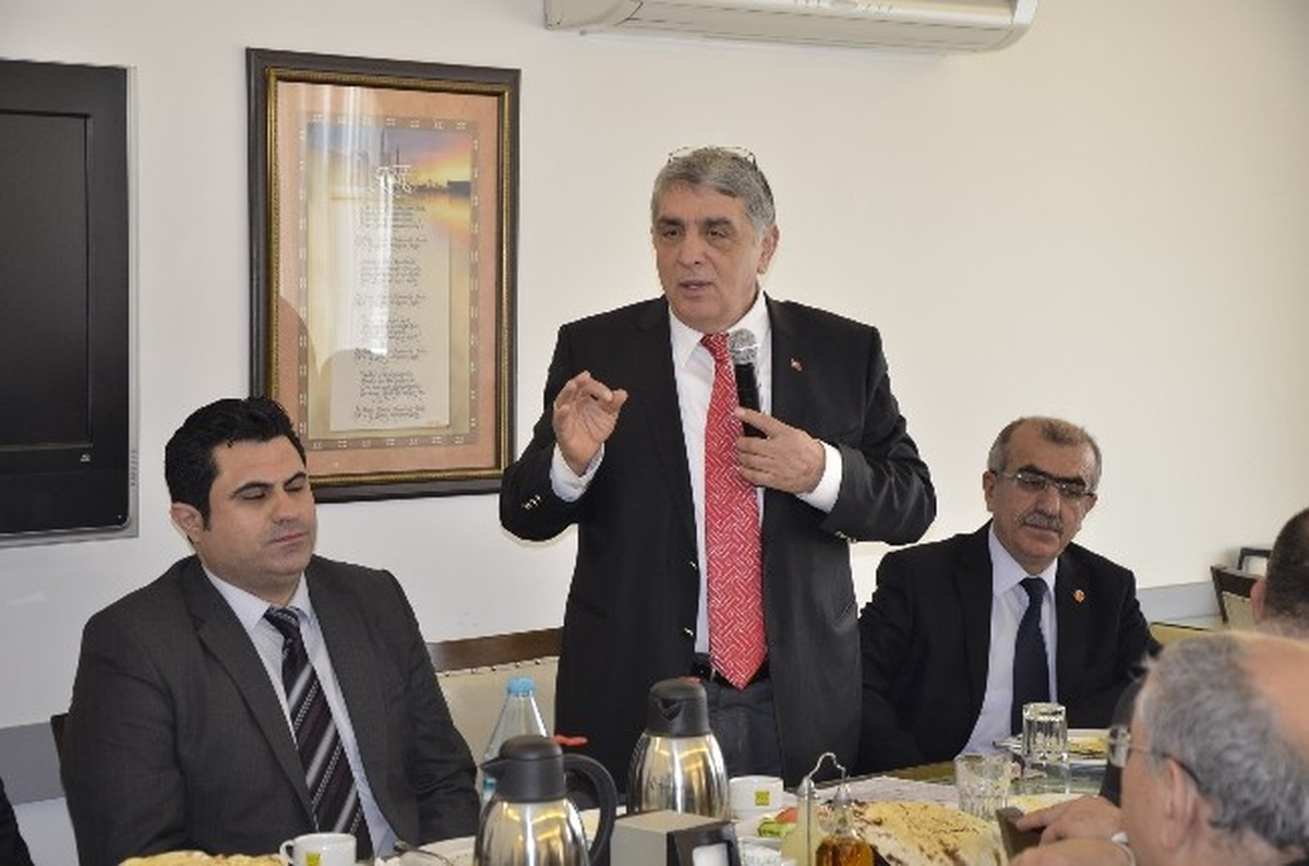 Ak Partili Kalkan\'dan Muhtarlara "Hizmetinizdeyiz"