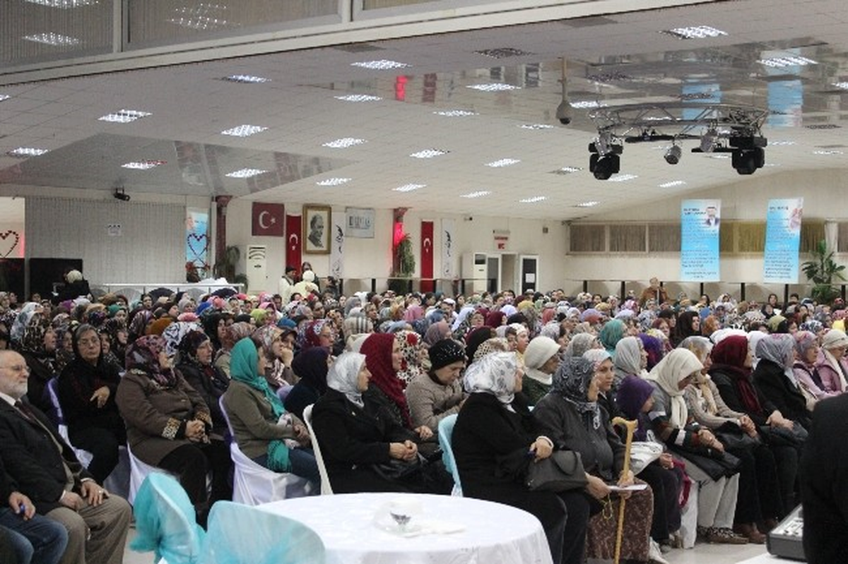 Ayışığı Derneği Karşıyaka\'da Konferans Düzenledi