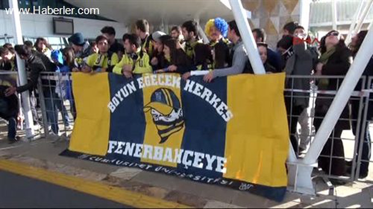 Aziz Yıldırım\'lı Fenerbahçe Kafilesine Sivas\'ta Büyük İlgi