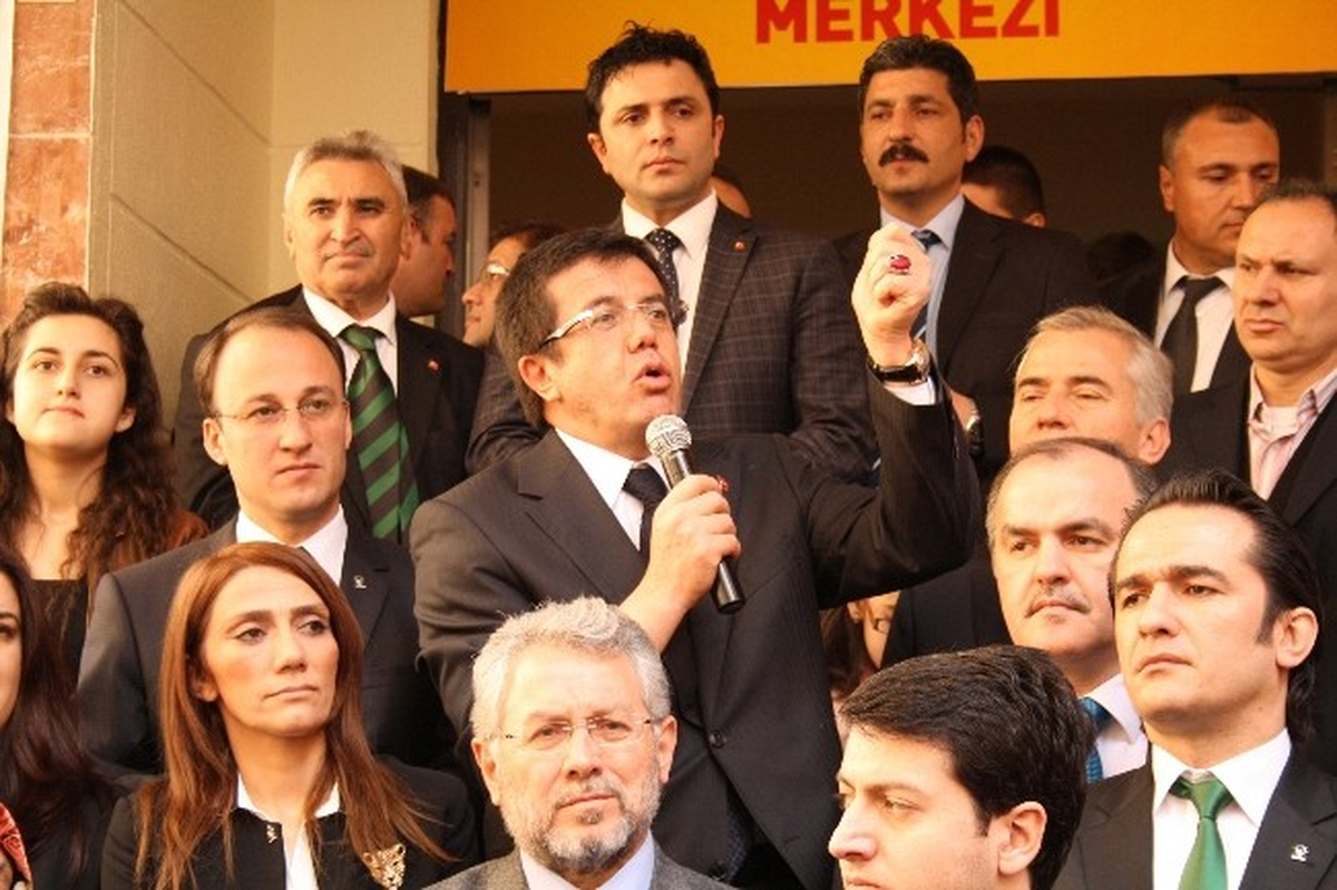 Bakan Zeybekci AK Parti Seçim Koordinasyon Merkezi\'ni Açtı