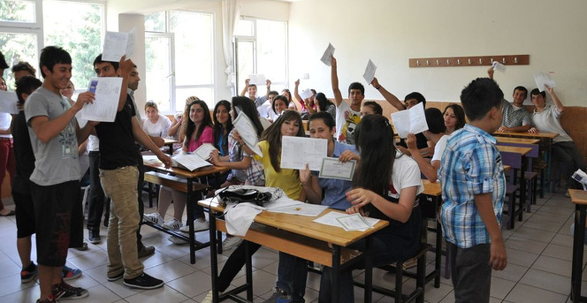 Balıkesir\'de Karnesinde 11 Zayıf Bulunan Liseli Kız Kayboldu