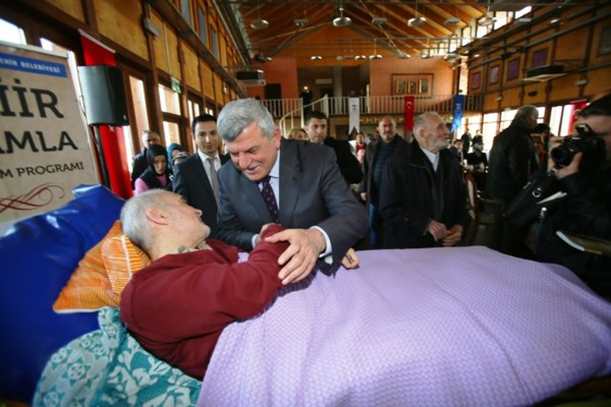 Başkanın Destek Verdiği Engelli Şair Kitabını Tanıttı