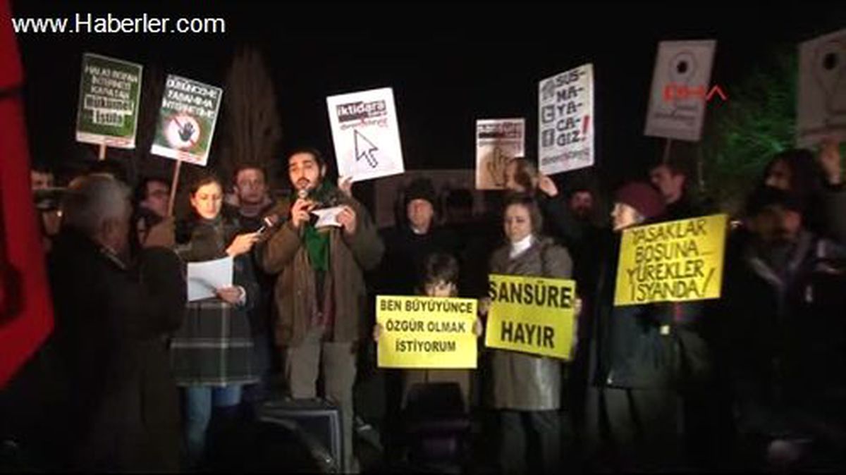Başkentte Yeni İnternet Yasası Protestosu