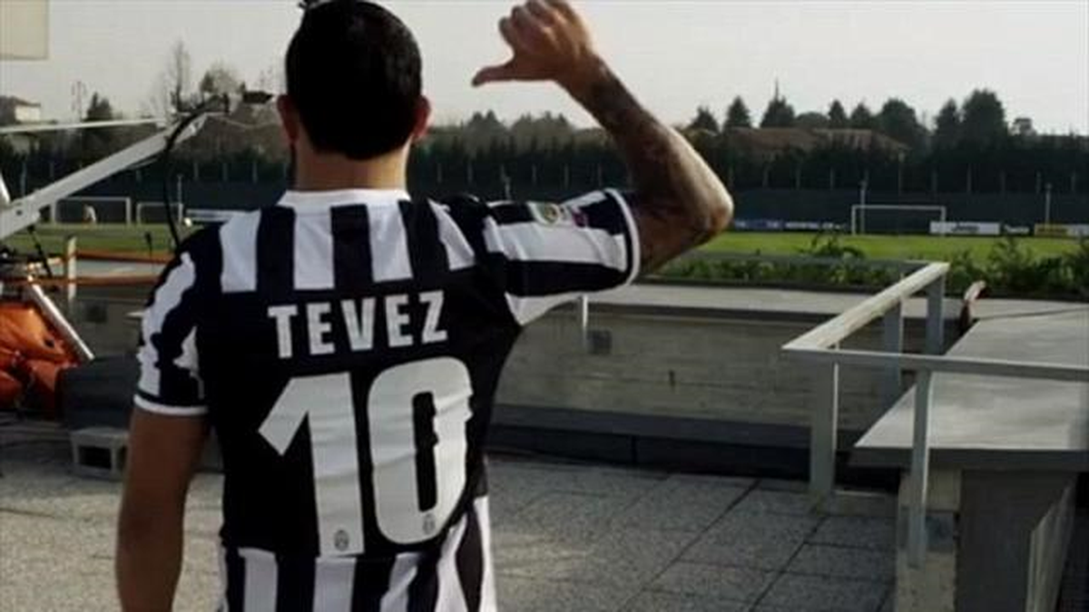 Carlos Tevez 91 Metreden Facebook Logosunu Vurdu!