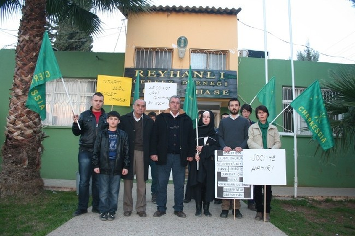Hatay\'da Çerkesler Soçi Olimpiyatını Protesto Etti