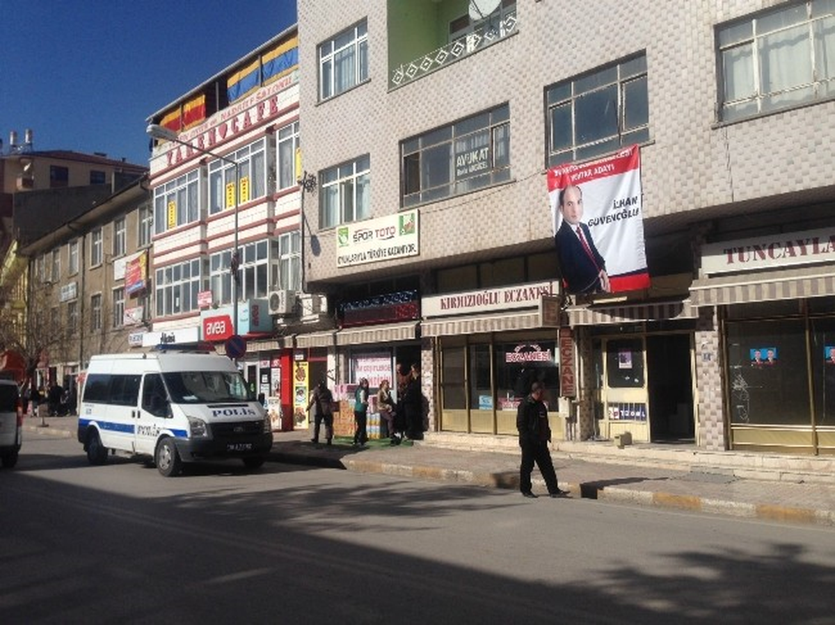 Çorum\'da İntihara Teşebbüs Eden Avukat Hayatını Kaybetti