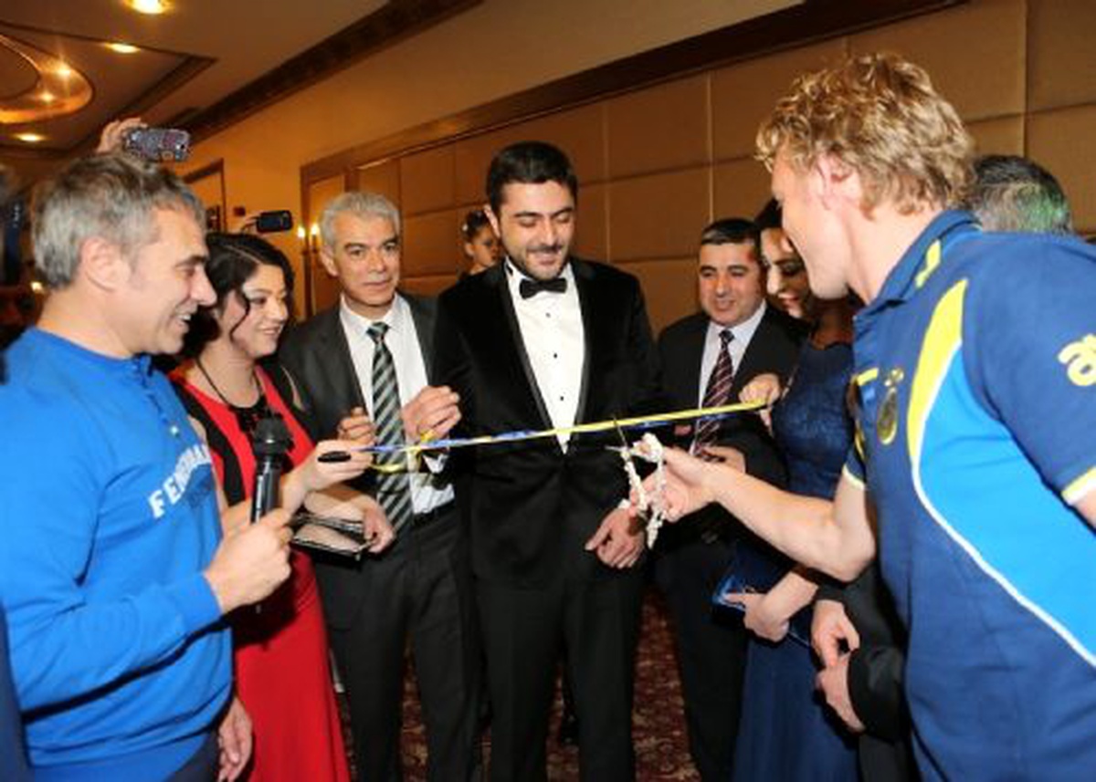 Fenerbahçeliler, Sivas\'ta Nişan Töreninde