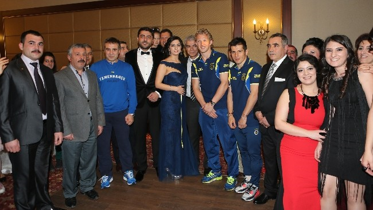 Ersun Yanal ve Fenerbahçeli Futbolcular Nişan Törenine Katıldı