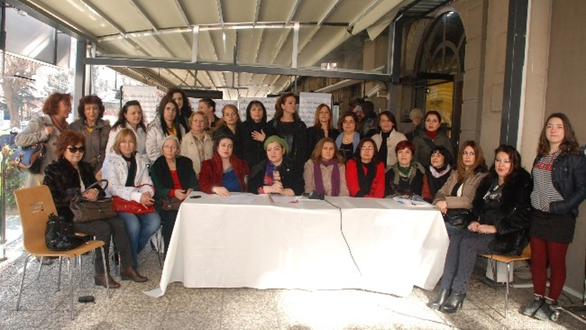 Eskişehirli Sanatçı Kadınlar Kadın Cinayetleri ve Çocuk Gelinlere Karşı Bir Araya Geldi