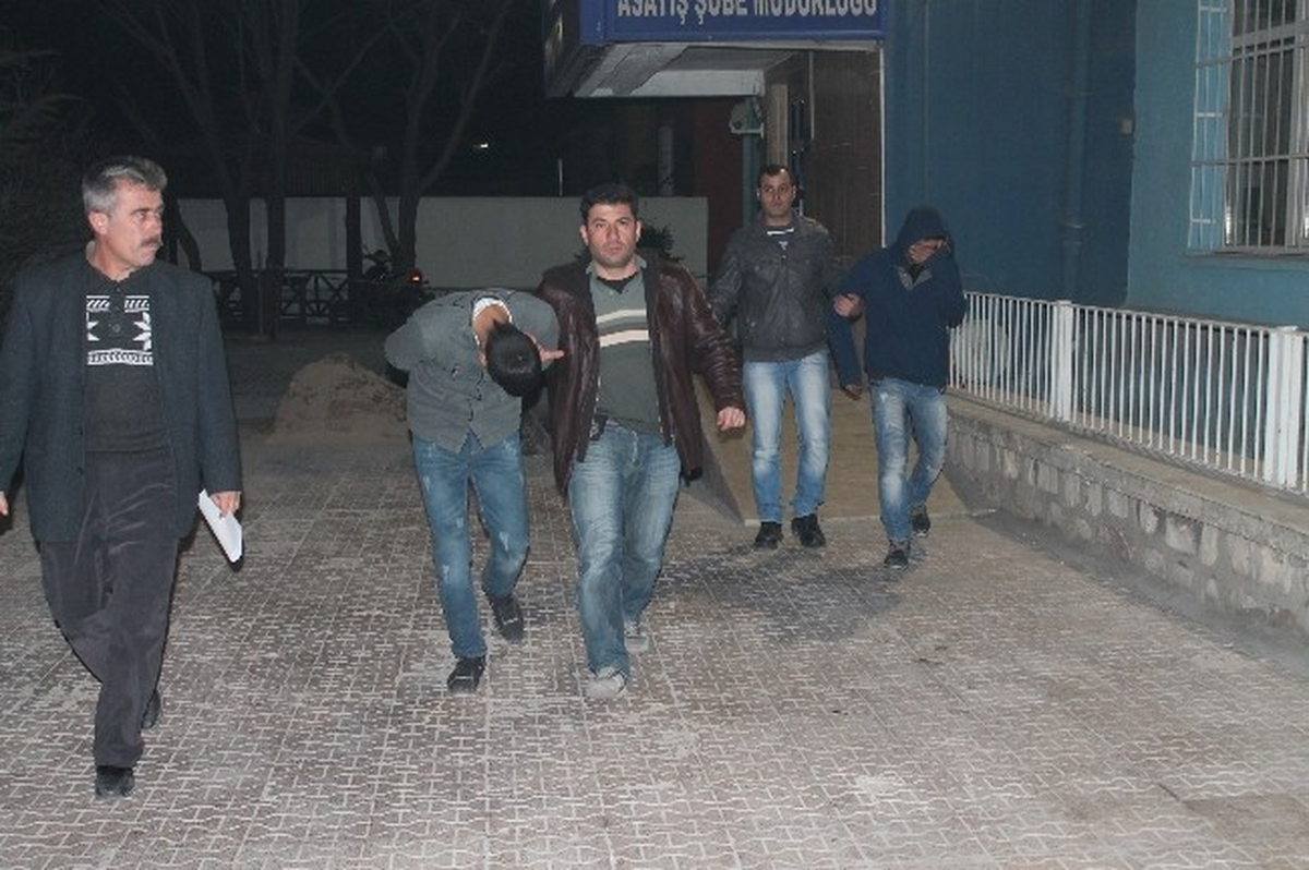 Konya\'da Hırsız Eşyaları Çaldığı Eve Geri Taşıyınca Yakalandı