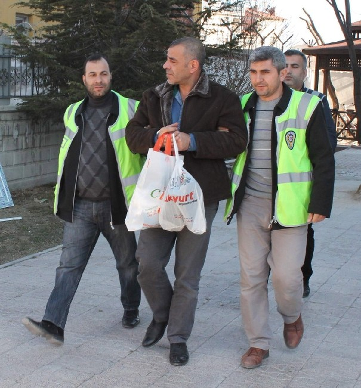 Firari, Evini Kiralamak İsterken Yakalandı