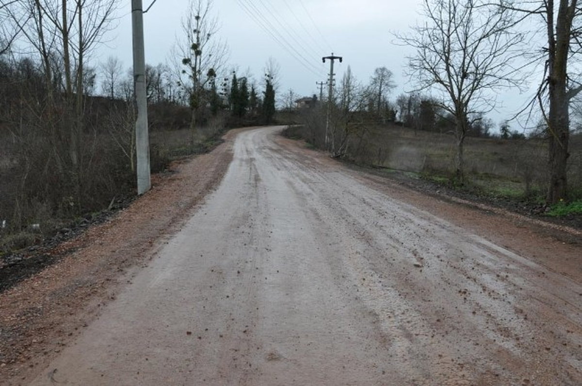 Gölcük Feradiye Köyü\'nde Yol Çalışması Yapılıyor