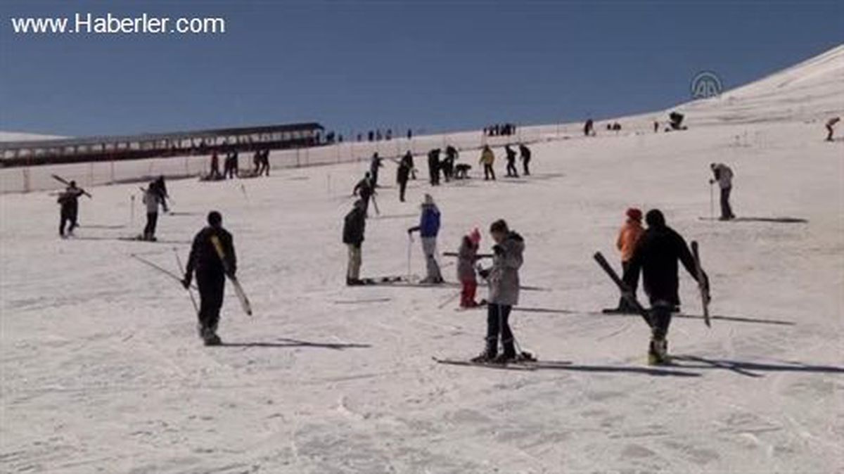 Hafta sonu Erciyes\'te kayak yoğunluğu -