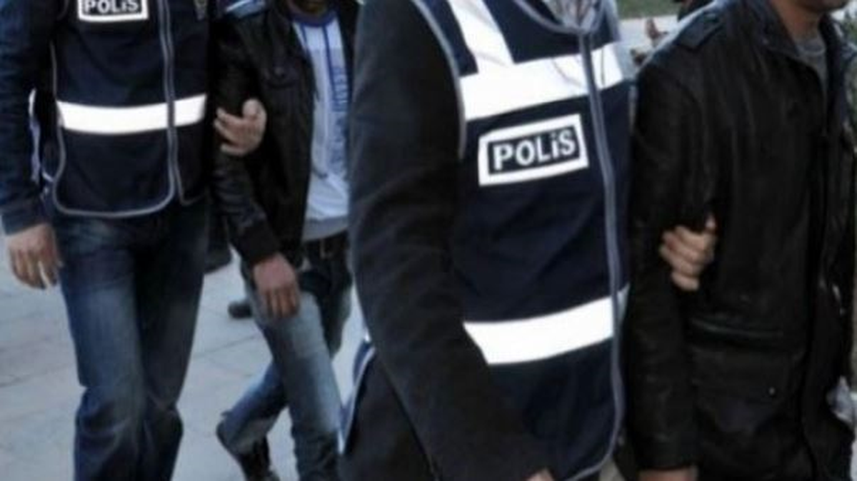 Hırsızlık Zanlıları Bazada Yakalandı