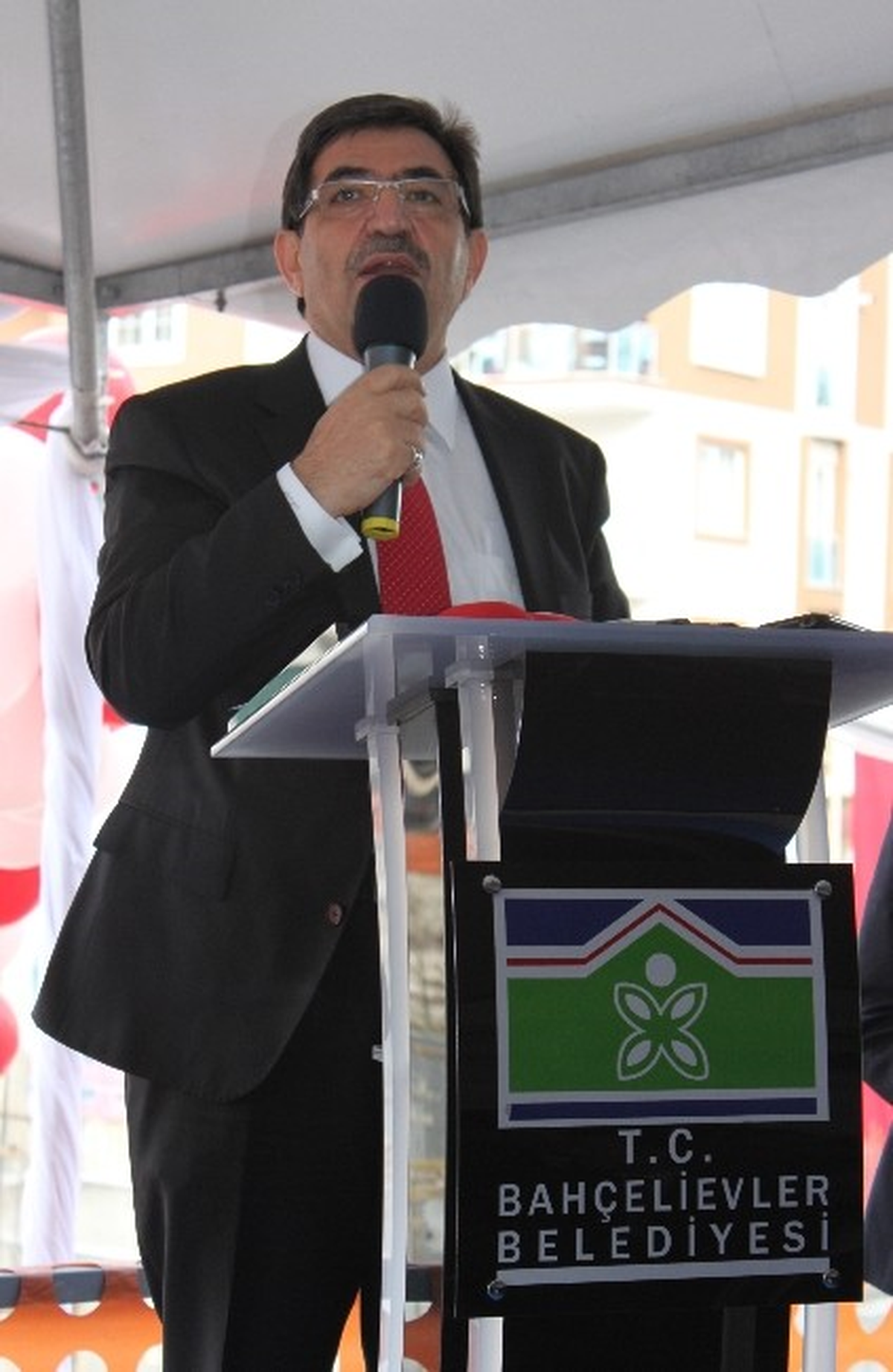 İdris Güllüce: 'Türkiye'de Yaşayan Herkes Kültürel Saldırıyla Karşı Karşıyadır'