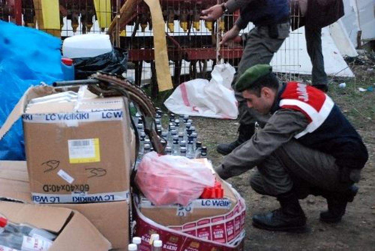 Edirne\'de 20 Bin TL Değerinde Kaçak İçki Ele Geçirildi