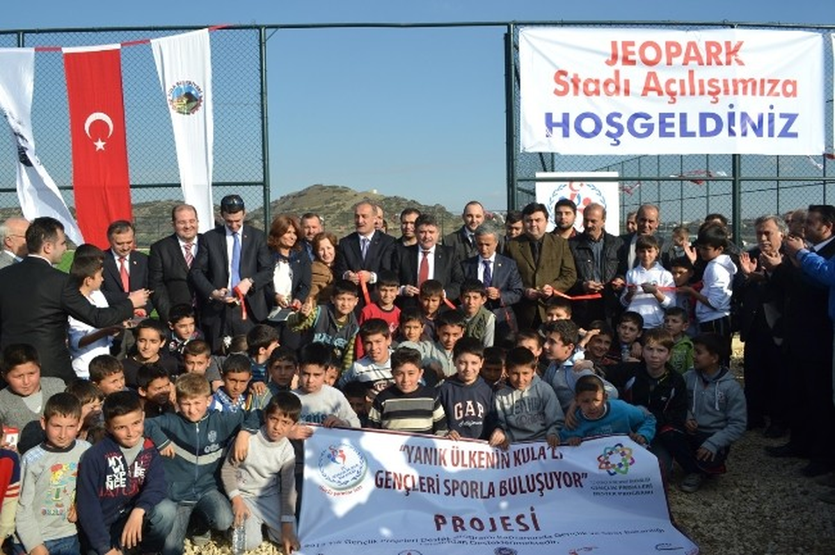 Jeopark Stadyumu Açıldı