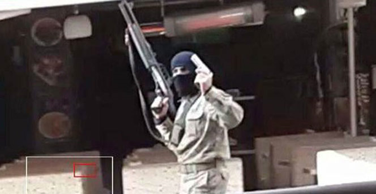 Kar Maskesi Takıp Pompalı Tüfek ve Tabancayla Sokağa Çıktı