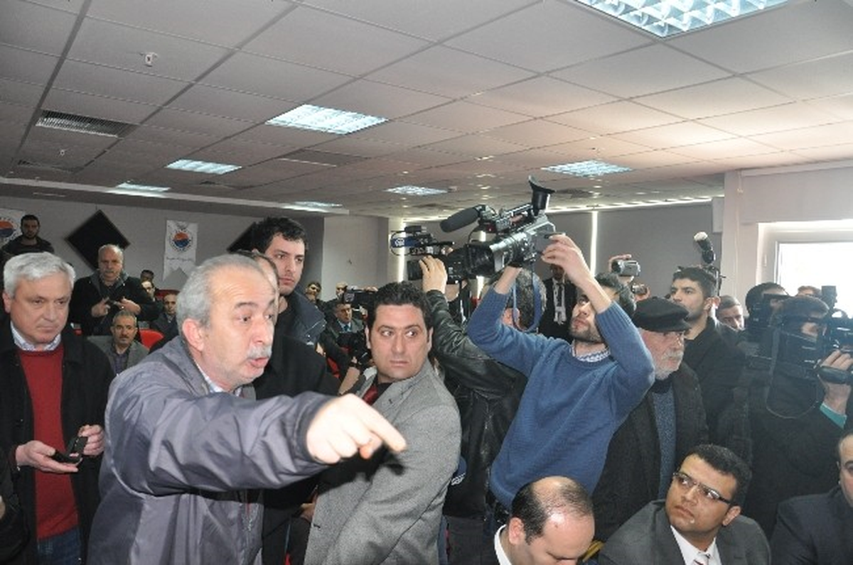 Nükleer Santral Karşıtları, Bakan Cevdet Yılmaz\'ı Konuşturmadı