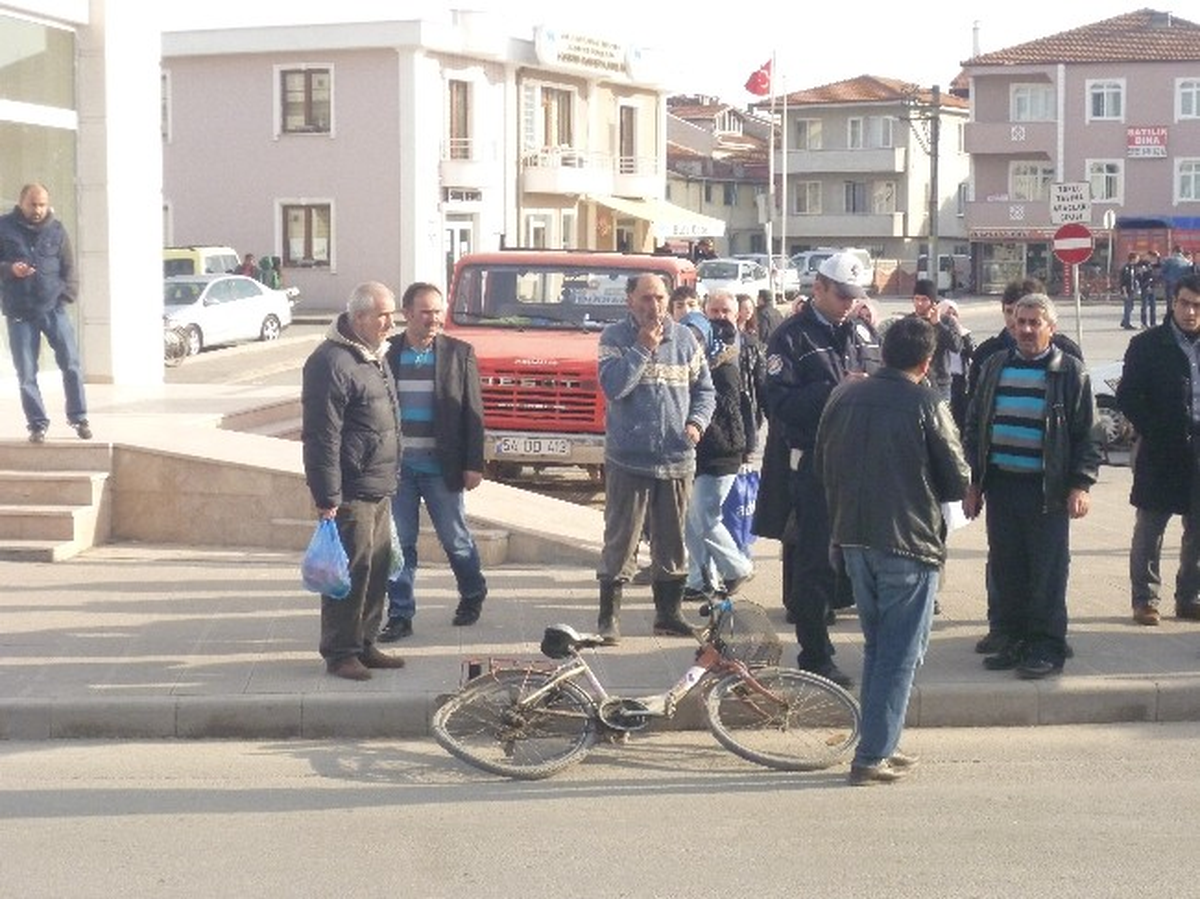 Otomobilin Çarptığı Bisiklet Sürücüsü Ağır Yaralandı