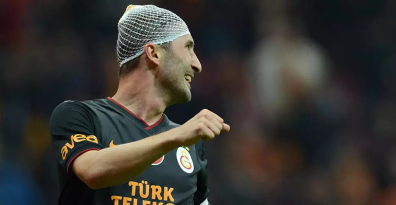 Sabri\'nin Gol Sevinci Sırasında Başı Açıldı