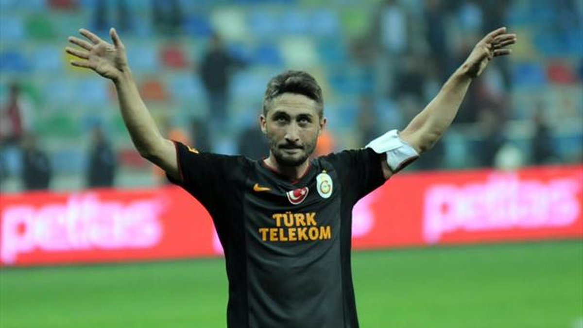 Sabri Sarıoğlu Gol Sevinci Sırasında Sakatlandı