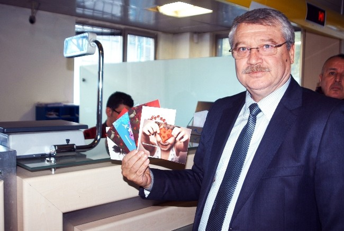 Sevgililerin Tebrik Kartı PTT'den