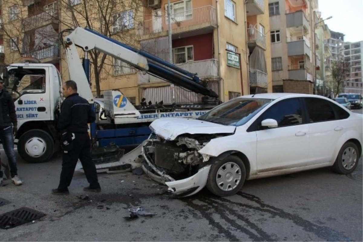 Siirt\'te Trafik Kazası: 2 Yaralı