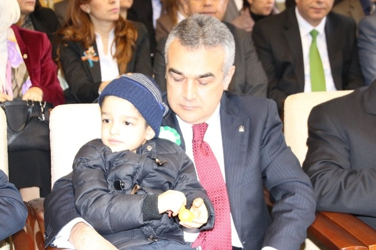 Siyaset Zor ve Fedakarlık İsteyen Zanaat