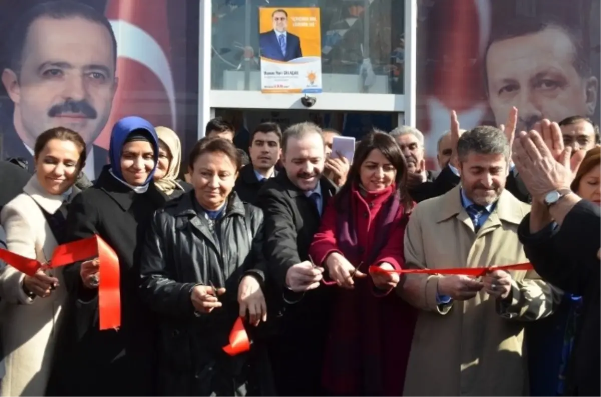 AK Parti\'nin Tuşba Seçim Bürosuna Görkemli Açılış