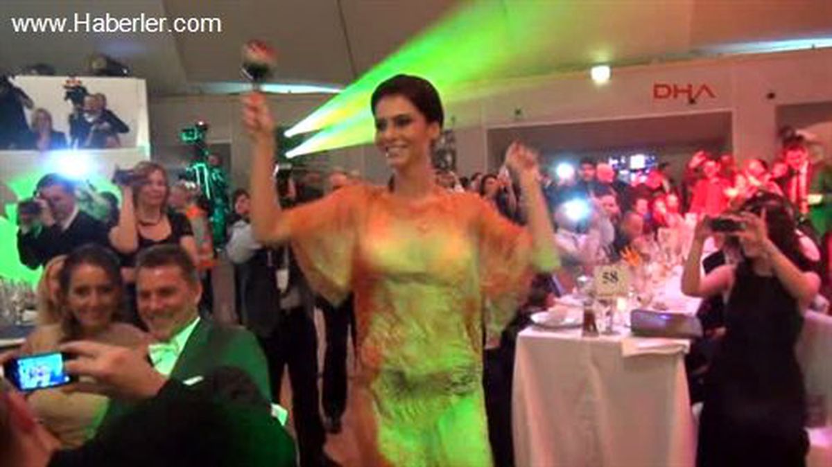 Almanya'nın 2014 Güzellik Kraliçesi Vivien Konca