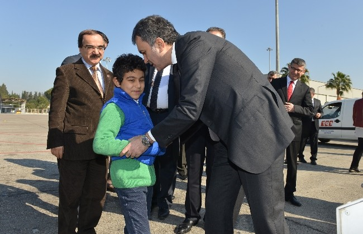 Bakan Çelik Emirkan ile Hasret Giderdi