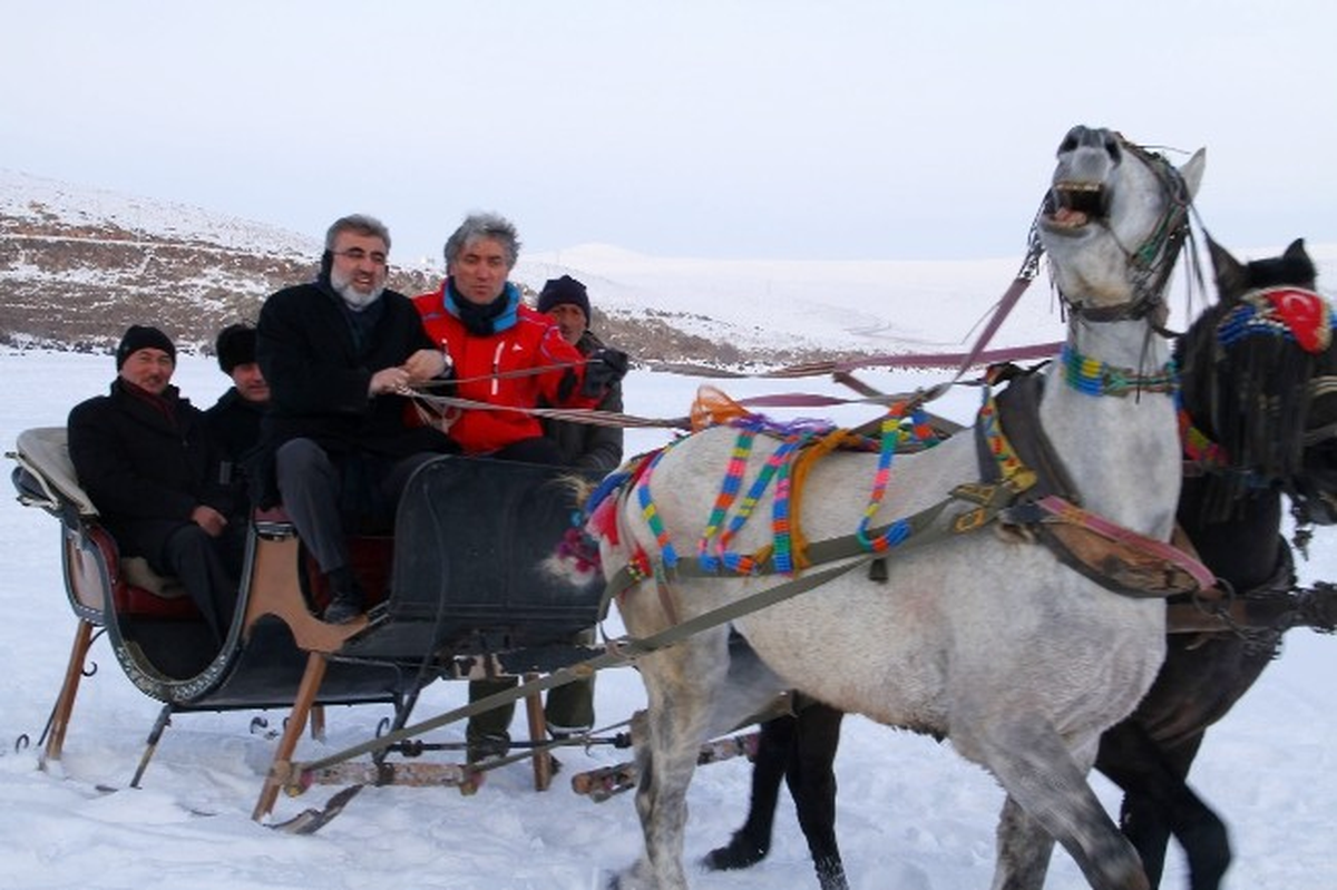 Bakan Yıldız\'dan Eskimo Usülü Balık Avı