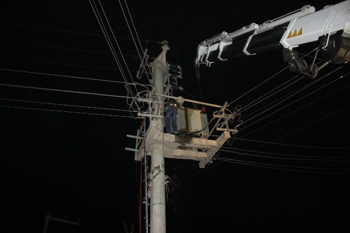 Dedaş, Ceylanpınar\'a Düzenli Elektrik Verebilmek İçin Çalışmalarını Hızlandırdı
