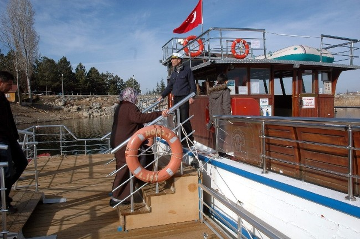 Denizi Olmayan Eskişehir\'de Şubat Ayında Tekne Turu