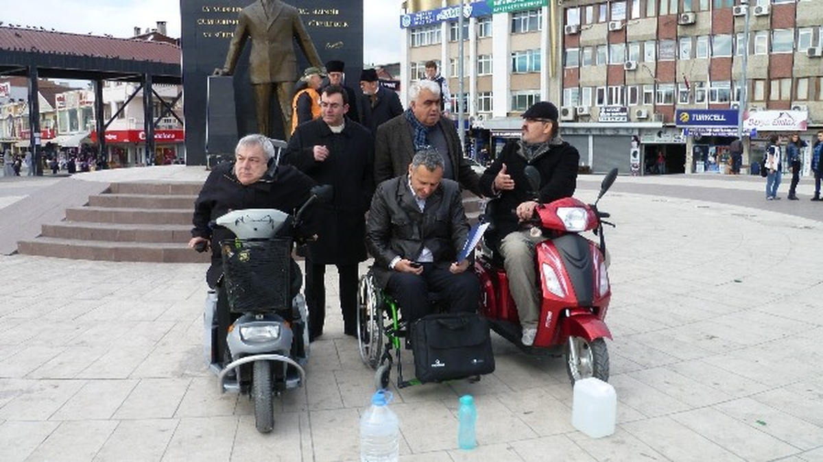 Engelli Vatandaşlardan Sapanca Gölü Eylemi