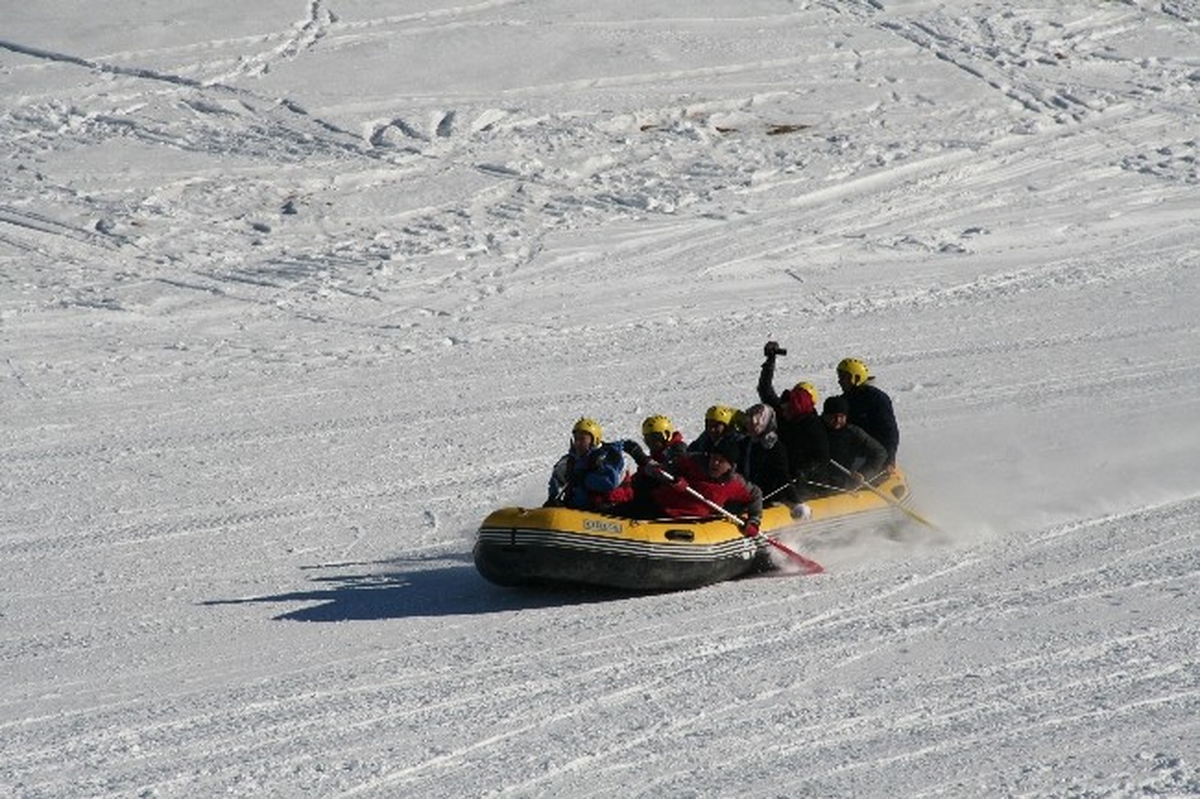 Erzincan\'da 2 Bin 850 Metrede Rafting
